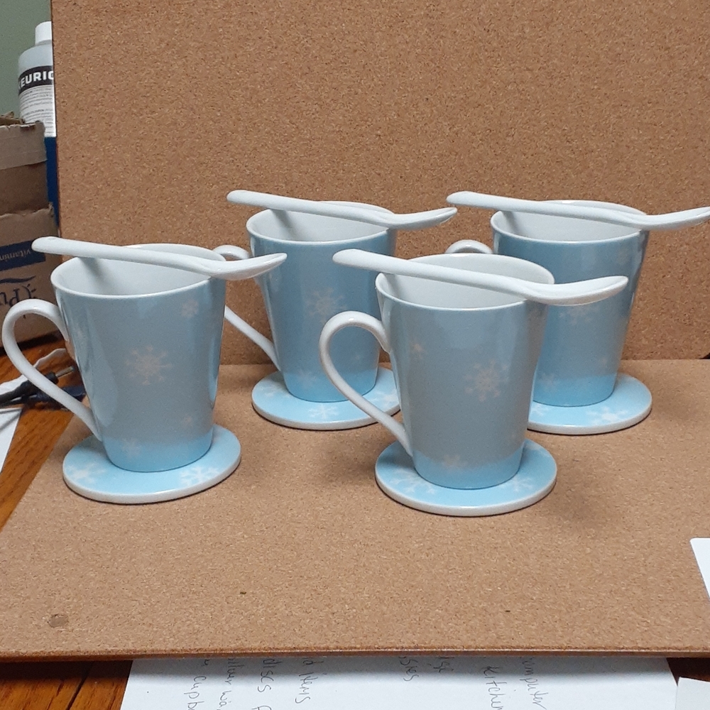 Snowflake mug set